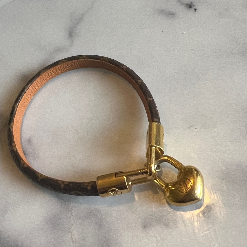 LV💛monogram bracelet💛heart bracelet Louis Vuitton logo bracelet size 19